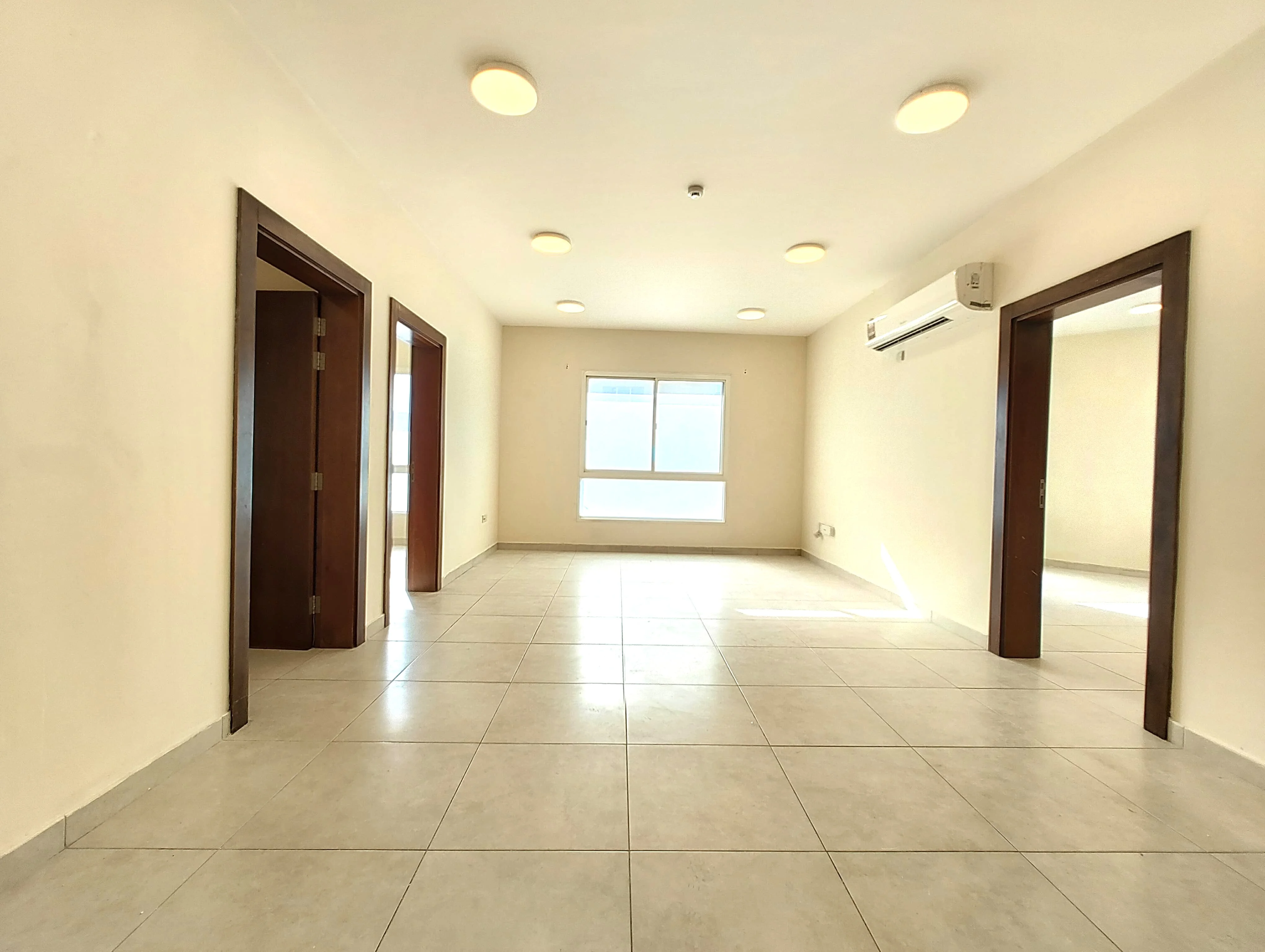 SPACIOUS UF 3BHK APARTMENT NEAR METRO