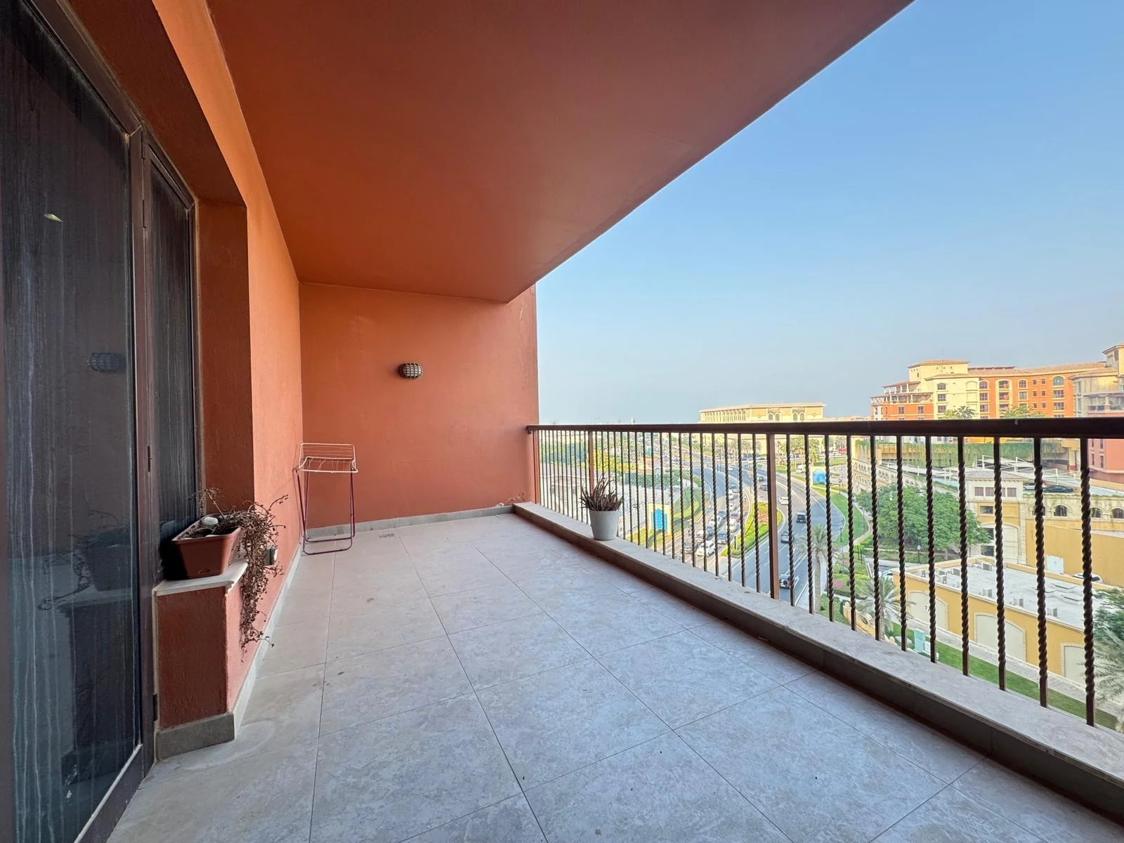 STYLISH MARINA LIVING – SPACIOUS 2BHK APT+BALCONY