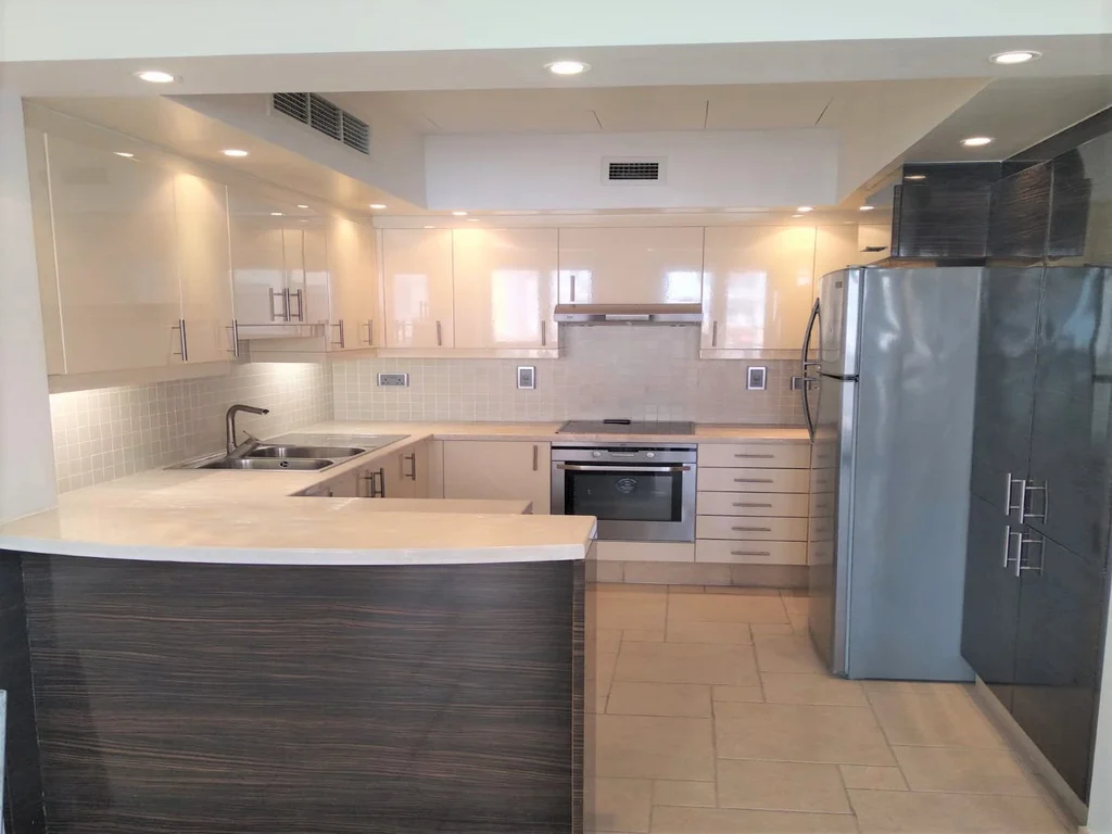 AMAZING SF 1BHK APT WITH BALCONY