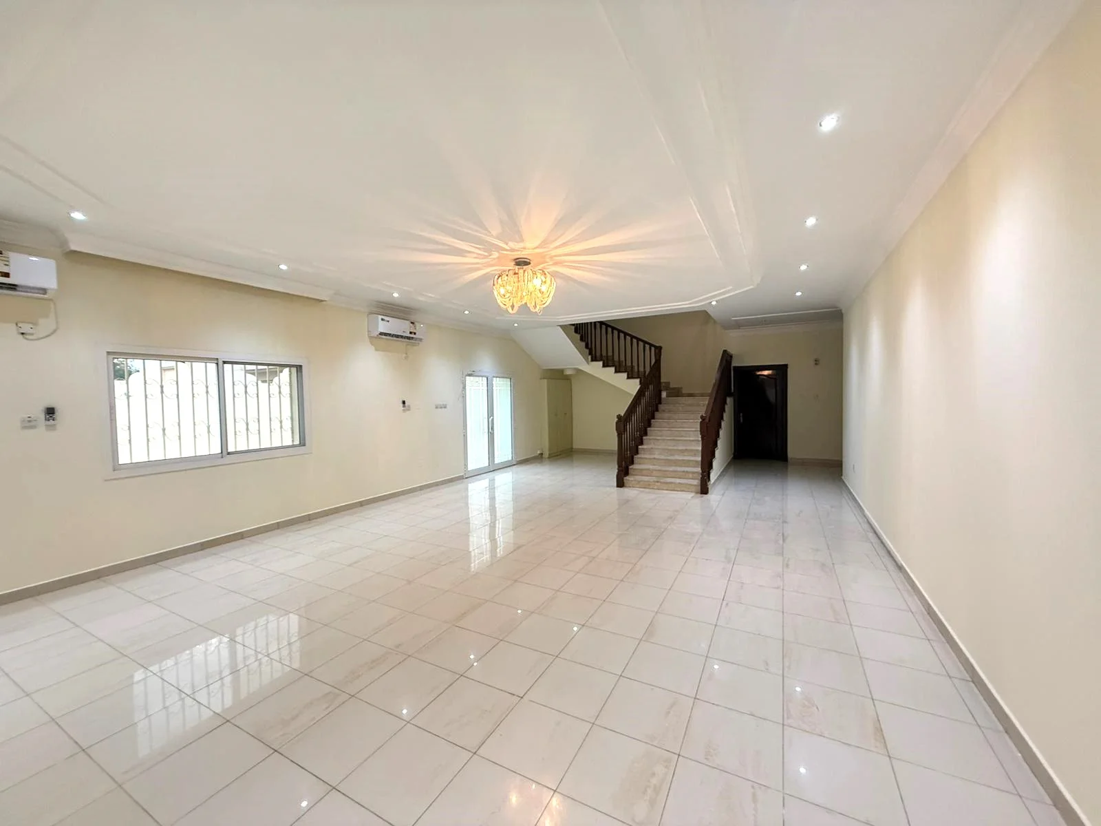SPACIOUS 5BR CORNER VILLA | WEST BAY-ONAIZA