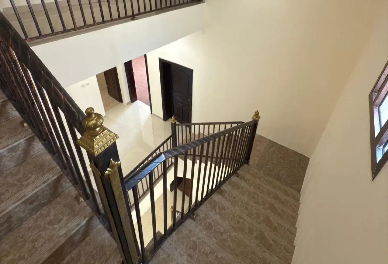 Stunning Villa | 07 Bedrooms| Al Dhakira area