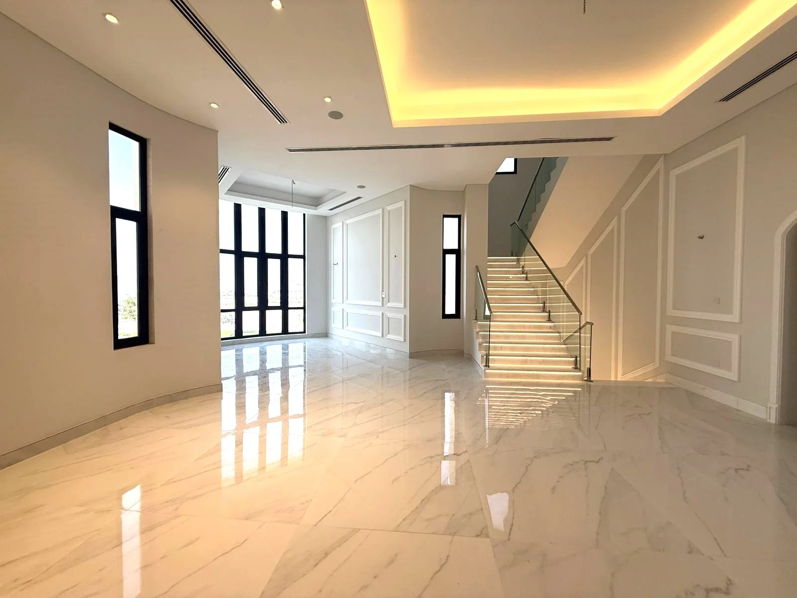 ULTRA-LUXURY CORNER 8BR VILLA WITH POOL & JACUZZI - view 2