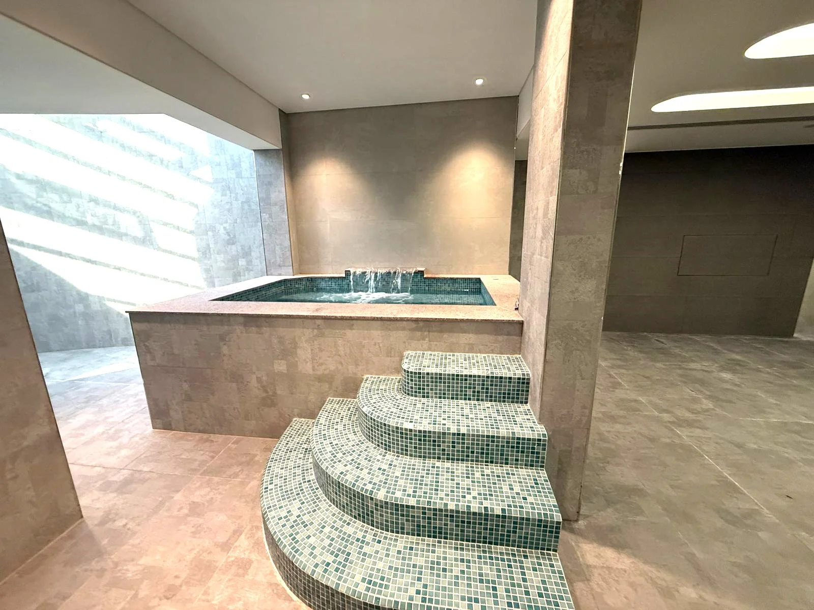ULTRA-LUXURY CORNER 8BR VILLA WITH POOL & JACUZZI