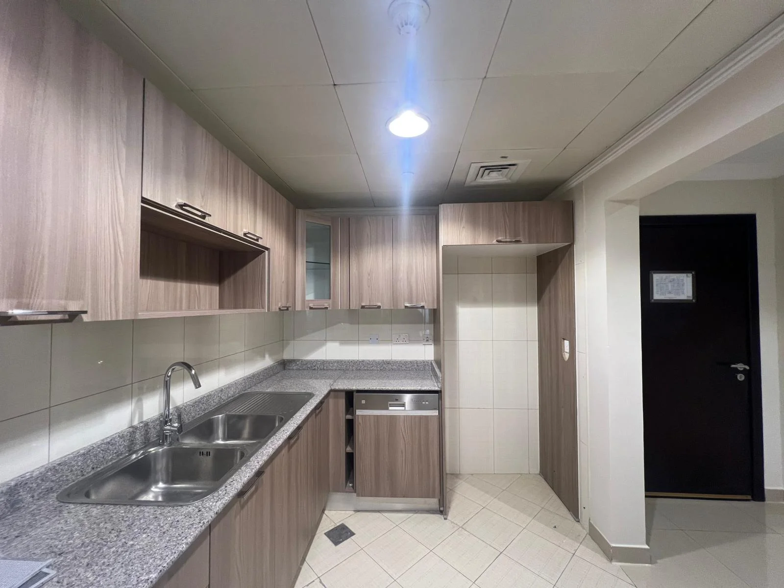 1BR + Office Room Apartment in The Pearl | Pool View | Fully Furnished