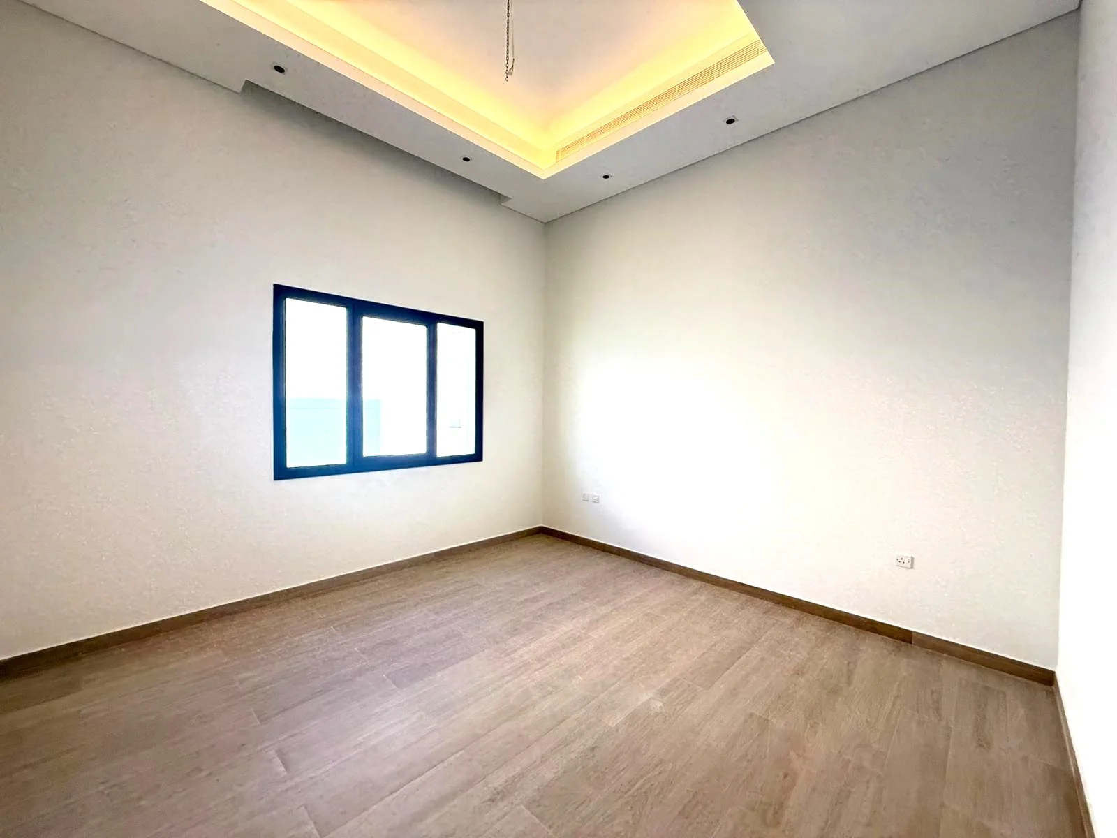 ULTRA-LUXURY CORNER 8BR VILLA WITH POOL & JACUZZI