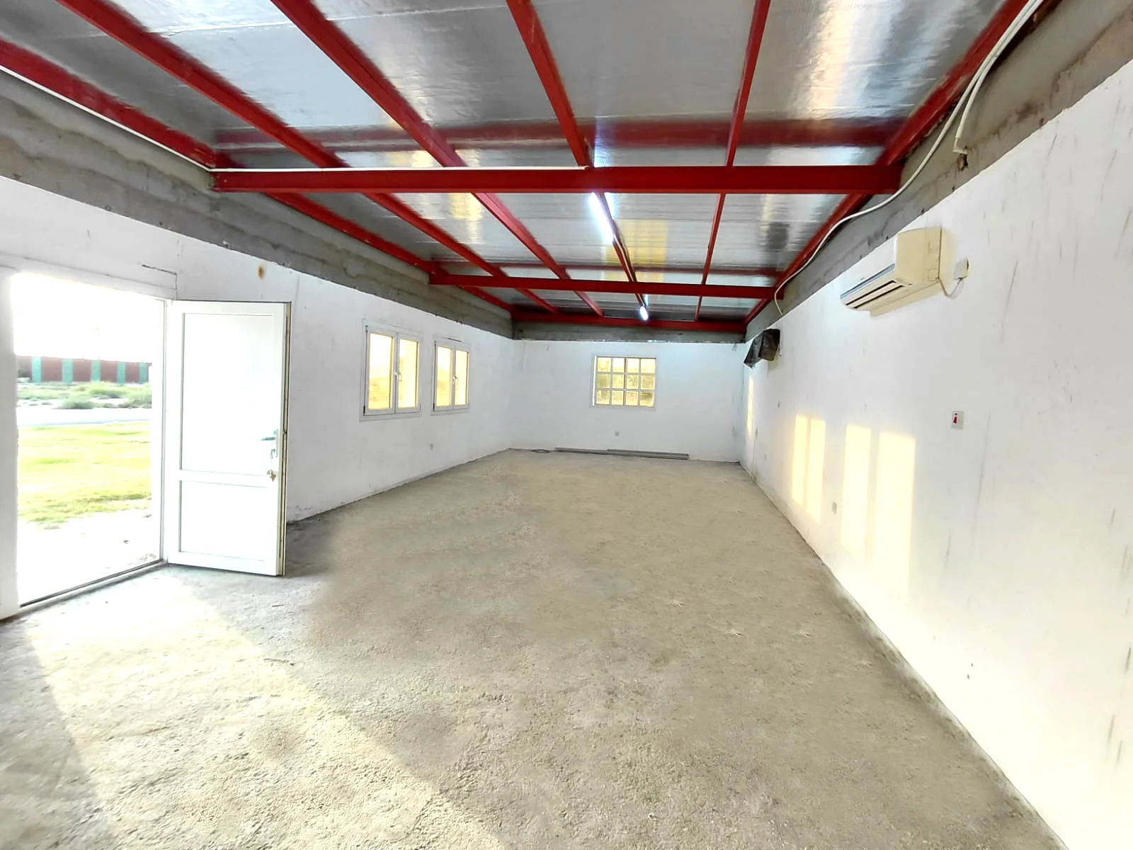 SPACIOUS STORAGE SPACE IN PRIME LOCATION