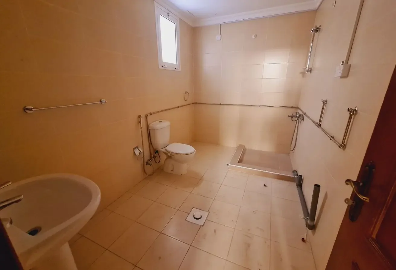 05 Bed | Stand alone | QAR. 12,000 | Abu hamour