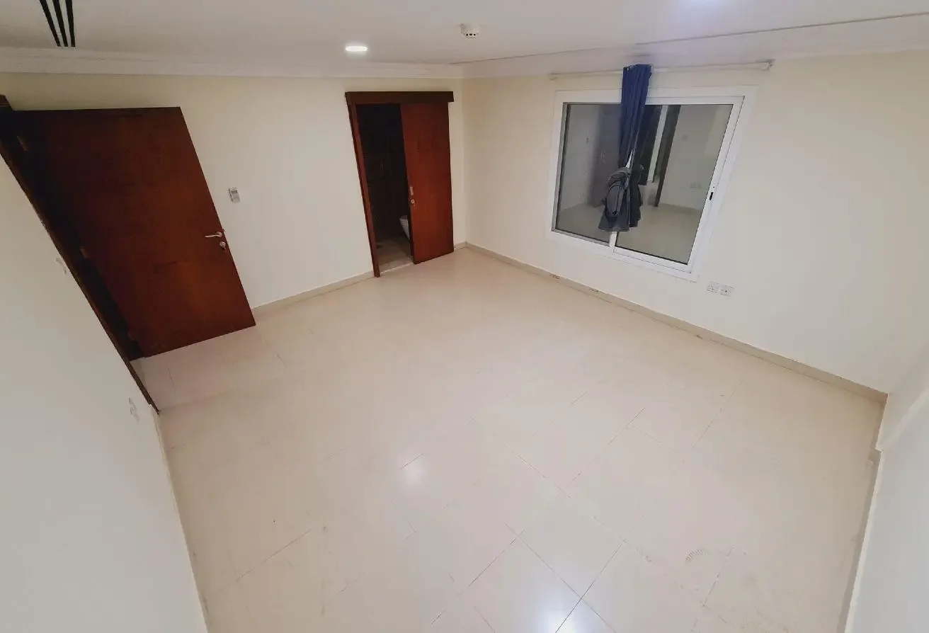 5 Bed | 5 Bath | Old Airport | QAR 10,000 | Flat