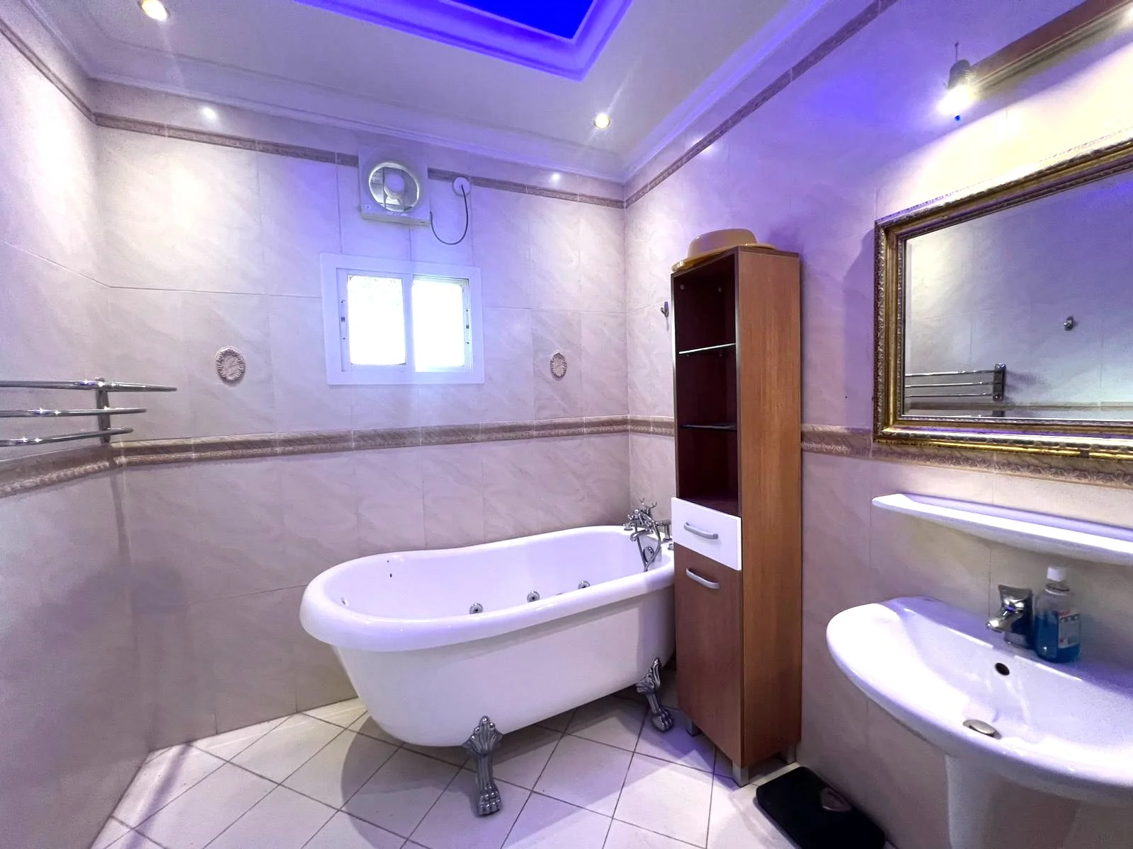 LARGE FAMILY VILLA |6BR + MAJLIS |PRIVATE POOL |