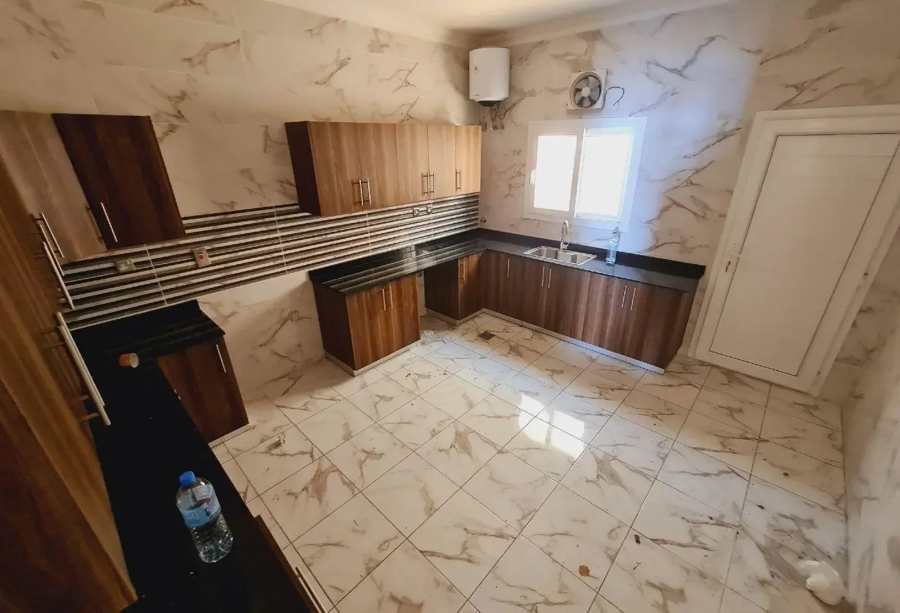 6 Bed | 5 Bath | Outhouse | QAR. 12,000 | Villa