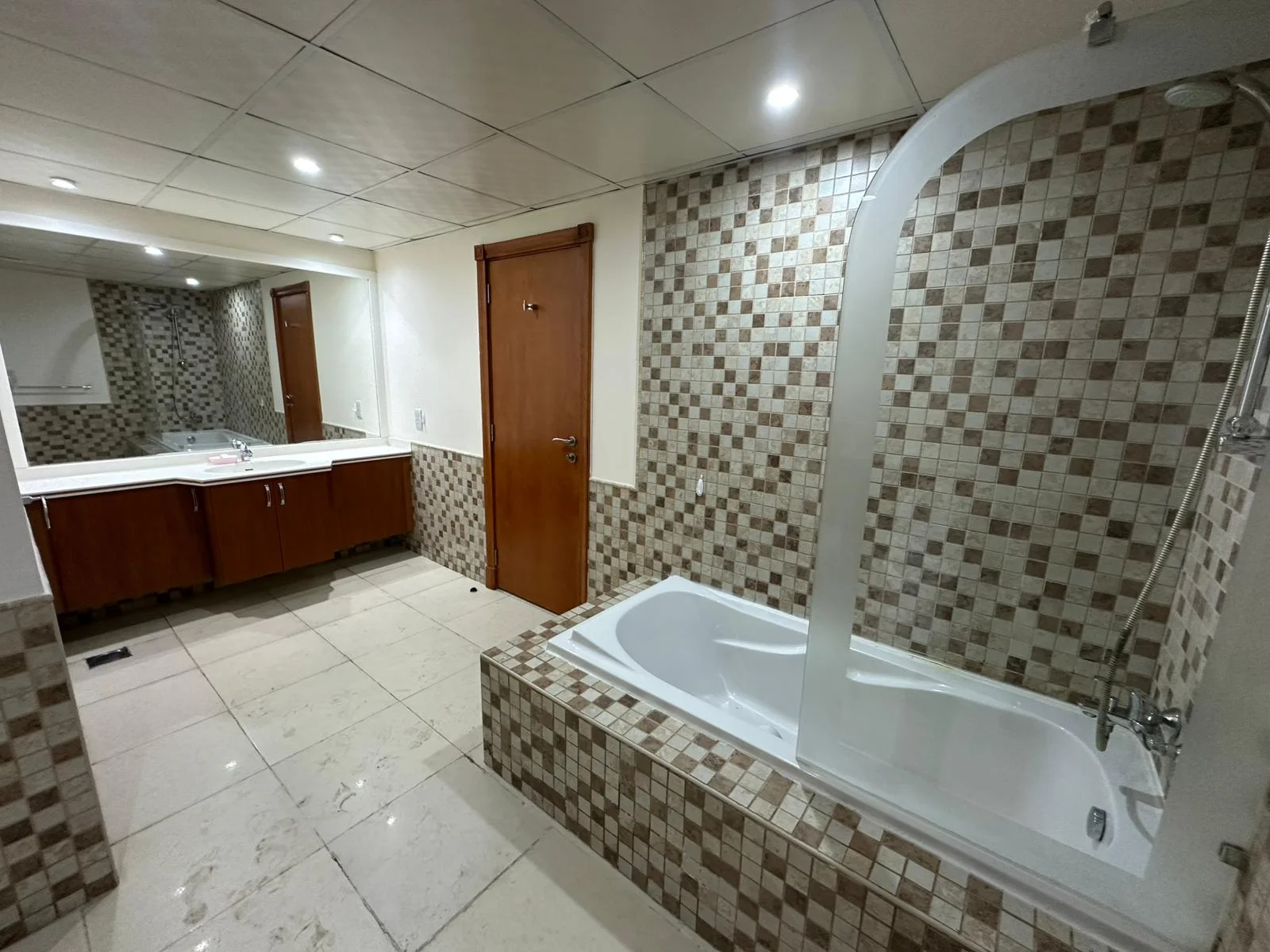 HOT RESALE/ Luxury 3 Bedroom Marina View/The Pearl
