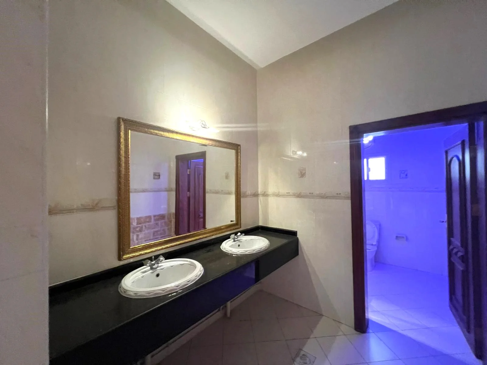 LARGE FAMILY VILLA |6BR + MAJLIS |PRIVATE POOL |