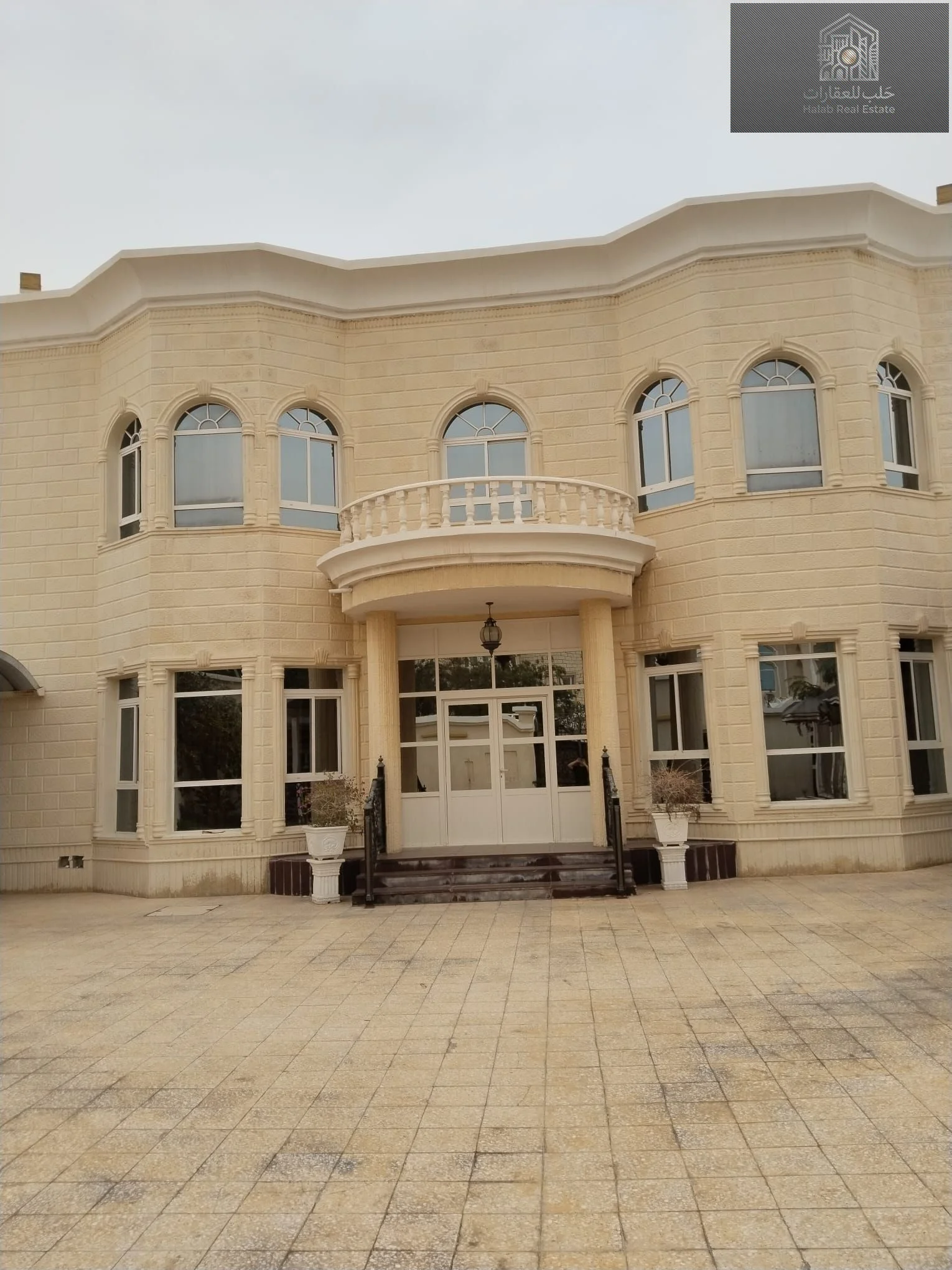 Spacious 4-Bedroom Villa for Rent in Umm Qarn | 400 sqm - view 1