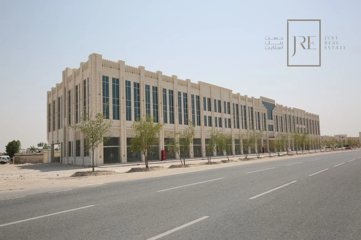 Spacious Office Space for Rent in Al Mamoura Plaza | Prime Location - view 1
