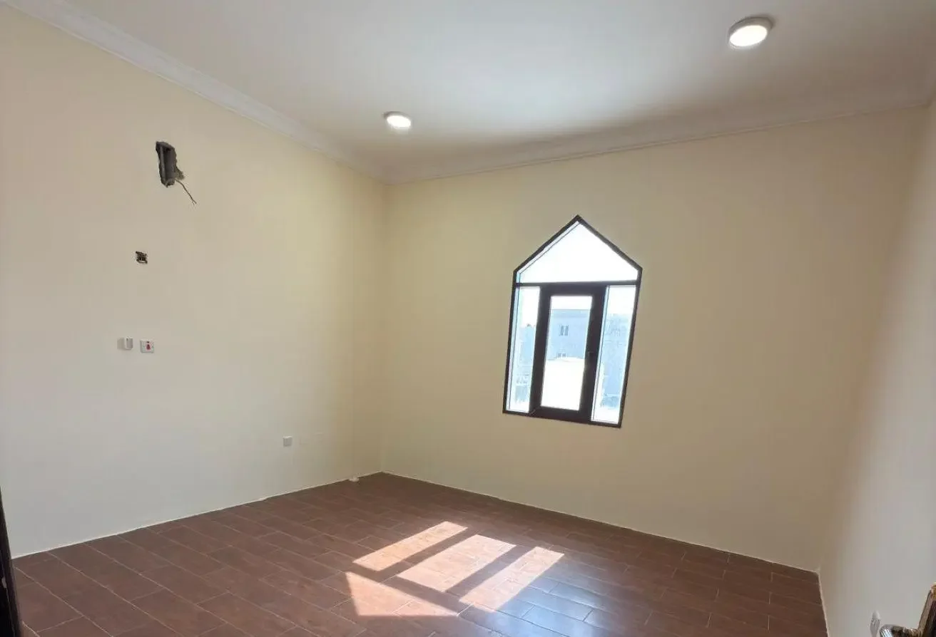 Stunning Villa | 07 Bedrooms| Al Dhakira area