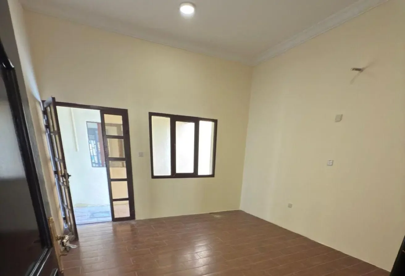 Stunning Villa | 07 Bedrooms| Al Dhakira area