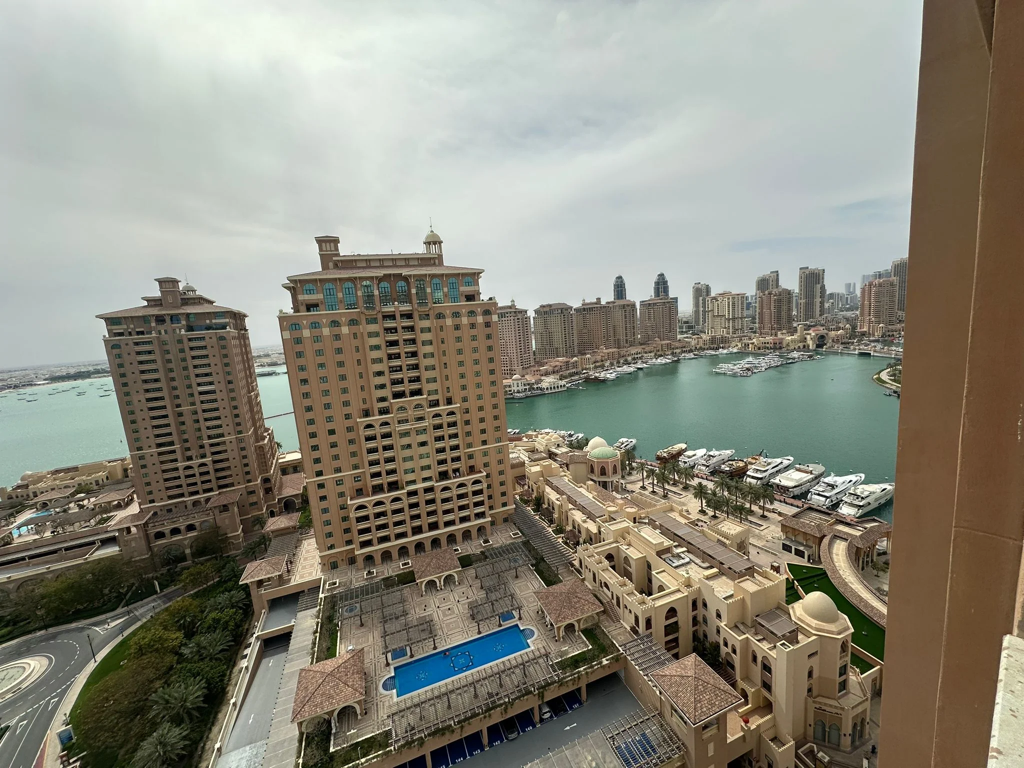 Luxury 1-BHK 7500 WITH STUNNING MARINA VIEW INCLUDING BILLS - view 1