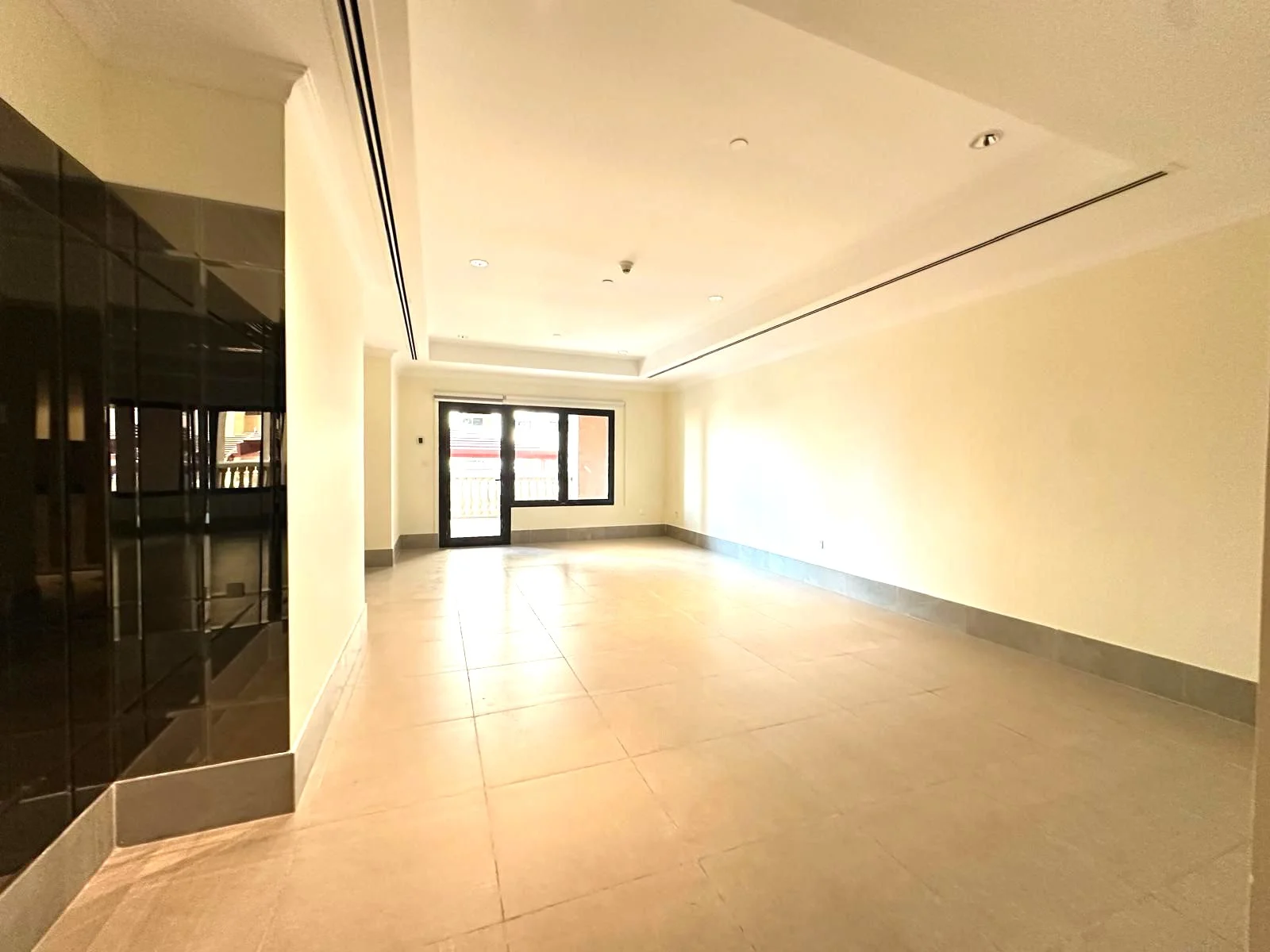 SPACIOUS SF 1BR + OFFICE | BIG BALCONY |