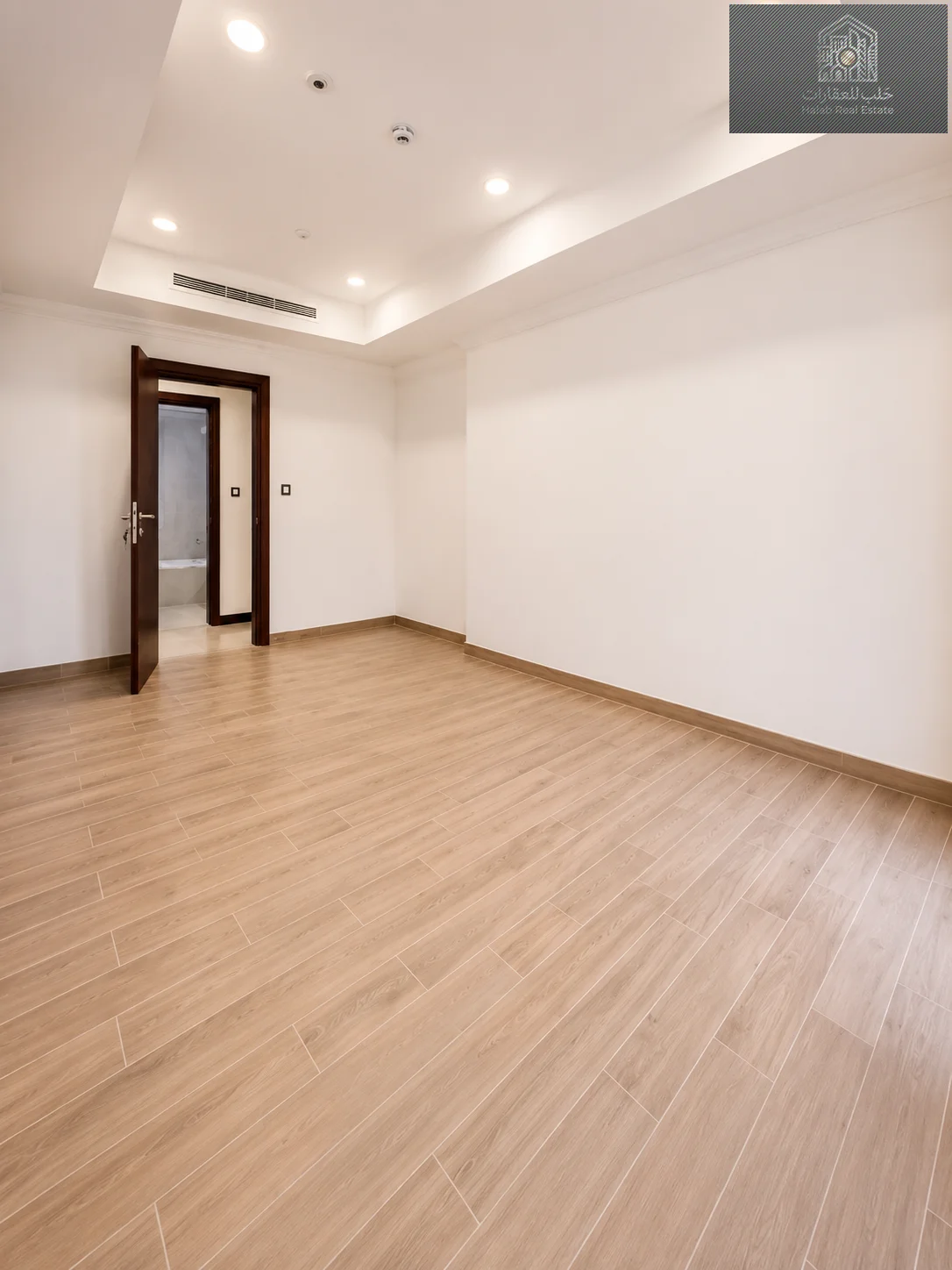 Luxury 2 Bedroom Semi-Furnished Apartment in Porto Arabia Townhouses, The Pearl