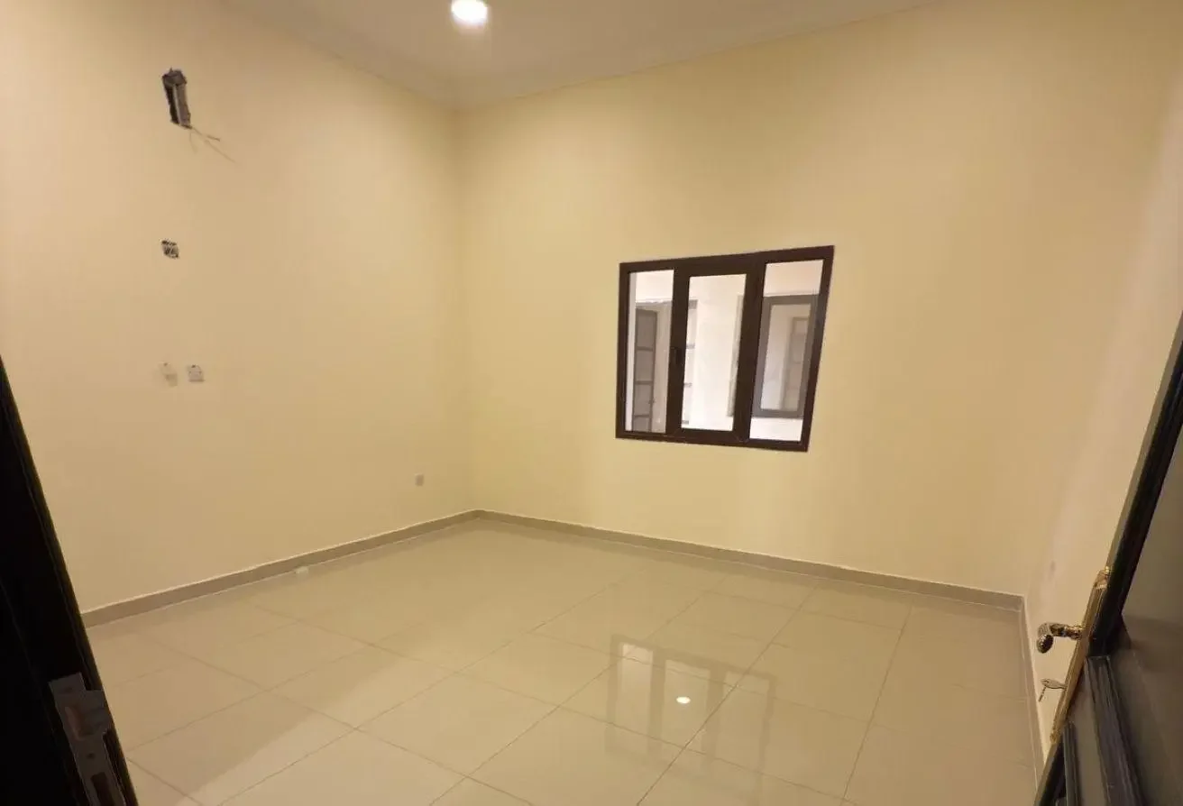 Stunning Villa | 07 Bedrooms| Al Dhakira area