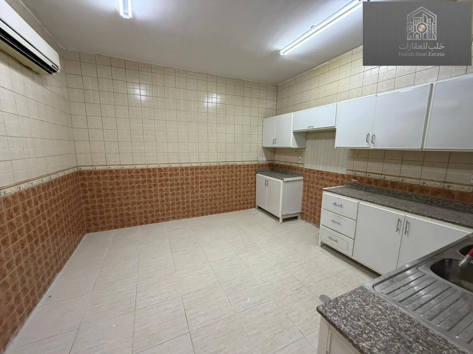 Spacious 6-Bedroom Villa for Rent in Umm Salal Ali | Large Yard