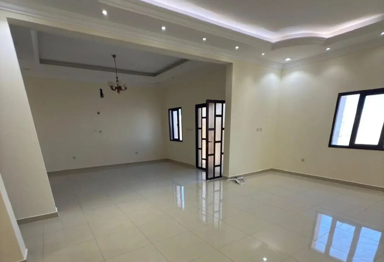 Stunning Villa | 07 Bedrooms| Al Dhakira area