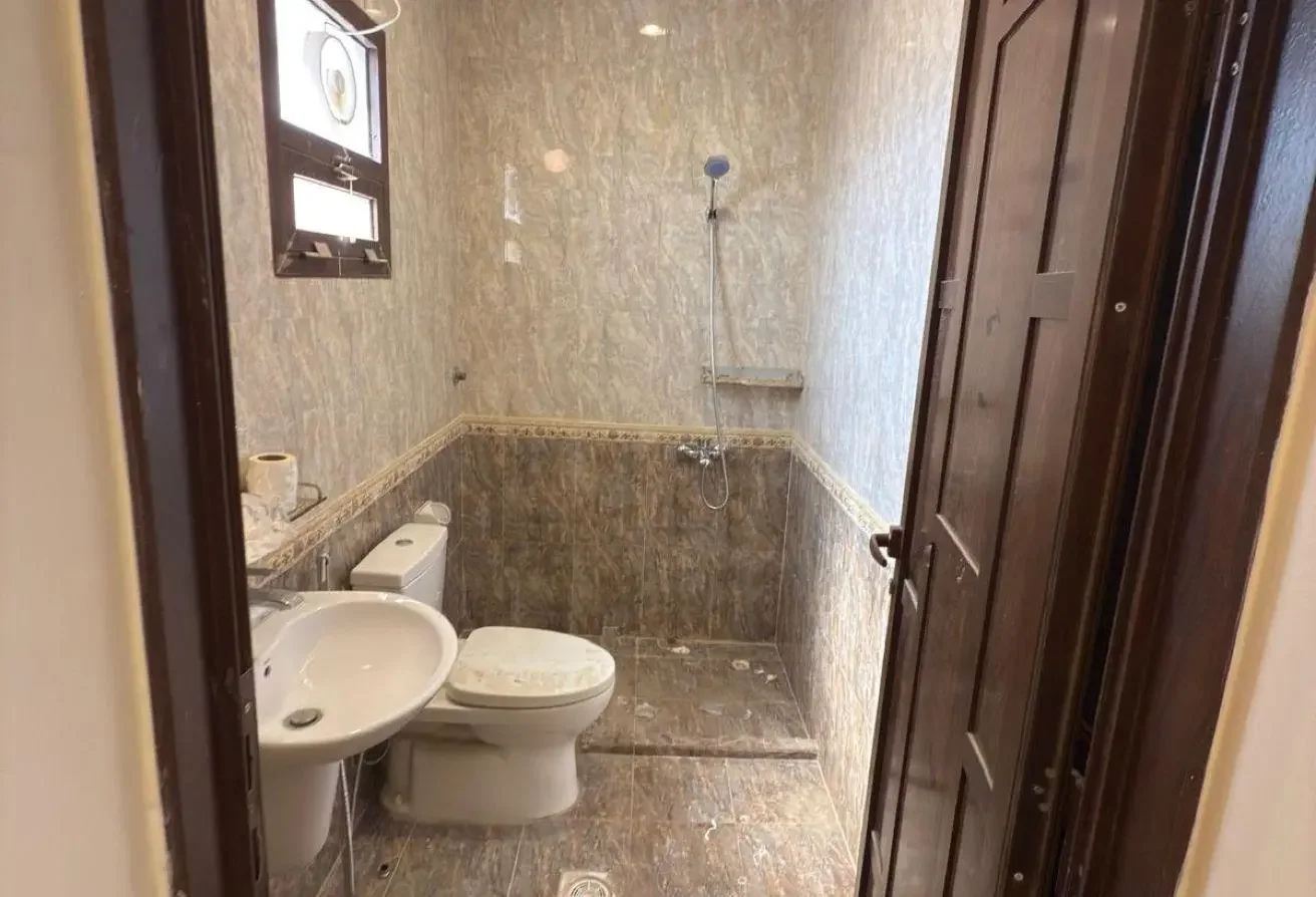 Stunning Villa | 07 Bedrooms| Al Dhakira area