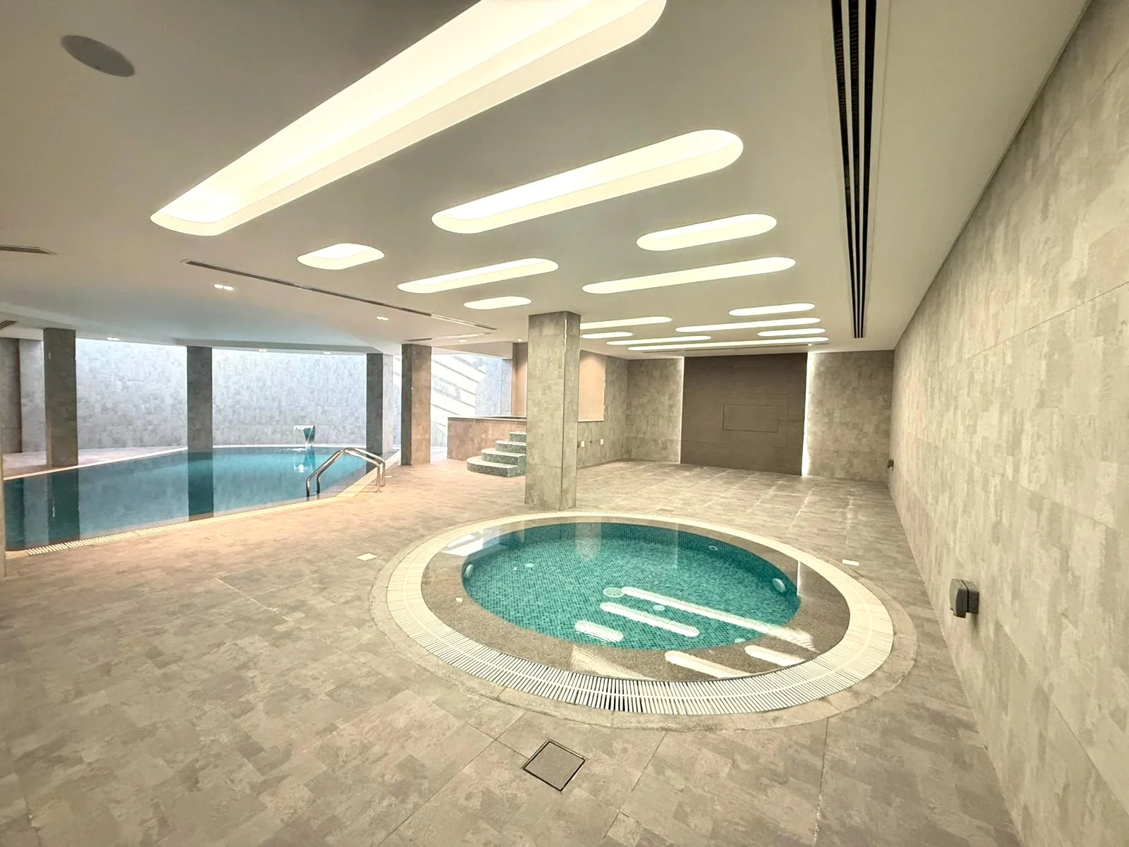 ULTRA-LUXURY CORNER 8BR VILLA WITH POOL & JACUZZI