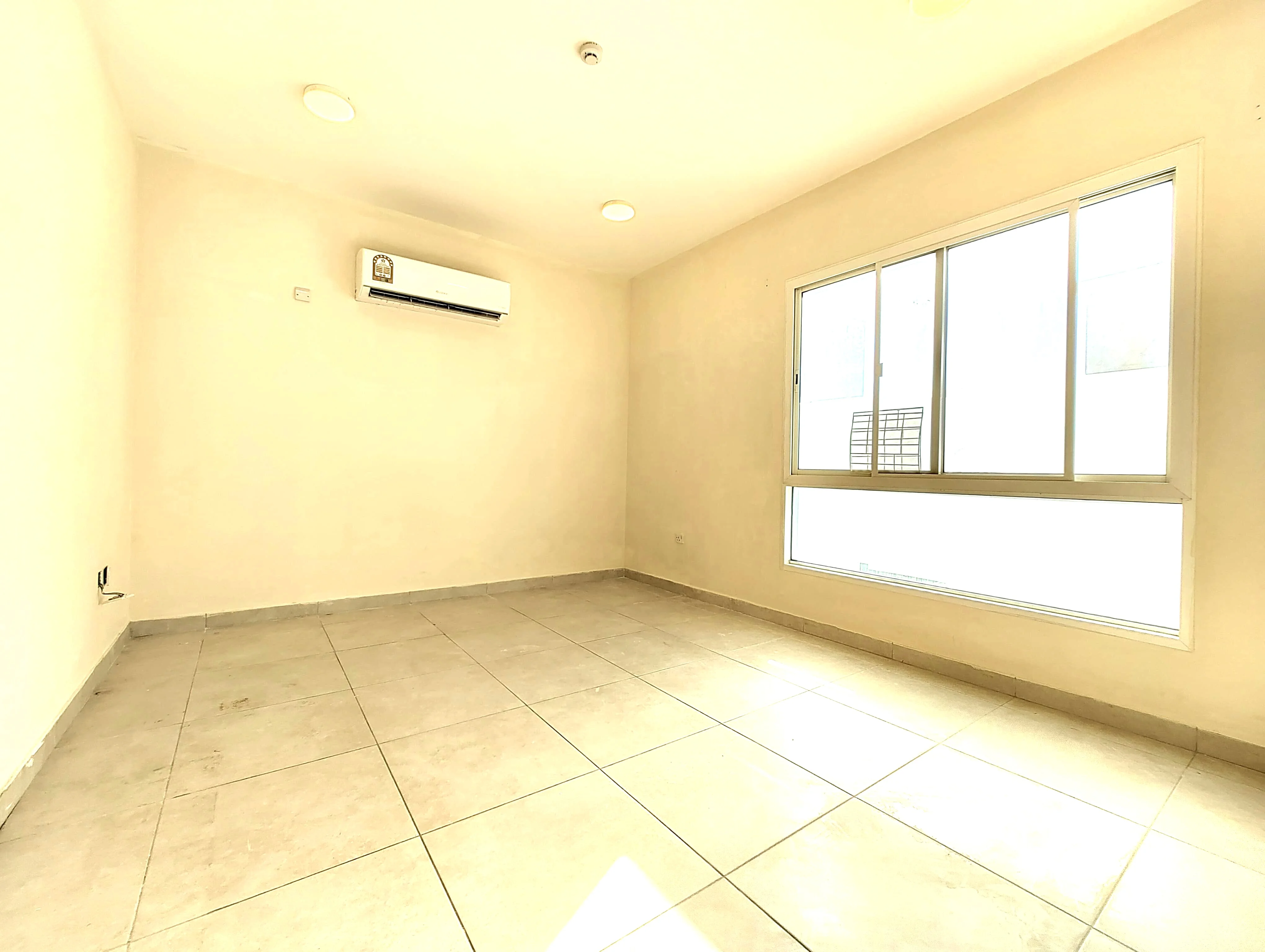 SPACIOUS UF 3BHK APARTMENT NEAR METRO