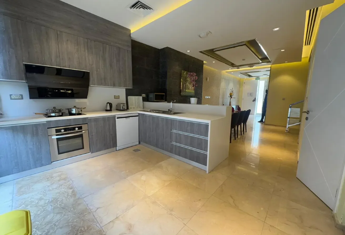 LUXURIOUS COMPOUND VILLA| 05 MASTER BEDROOMS| 450