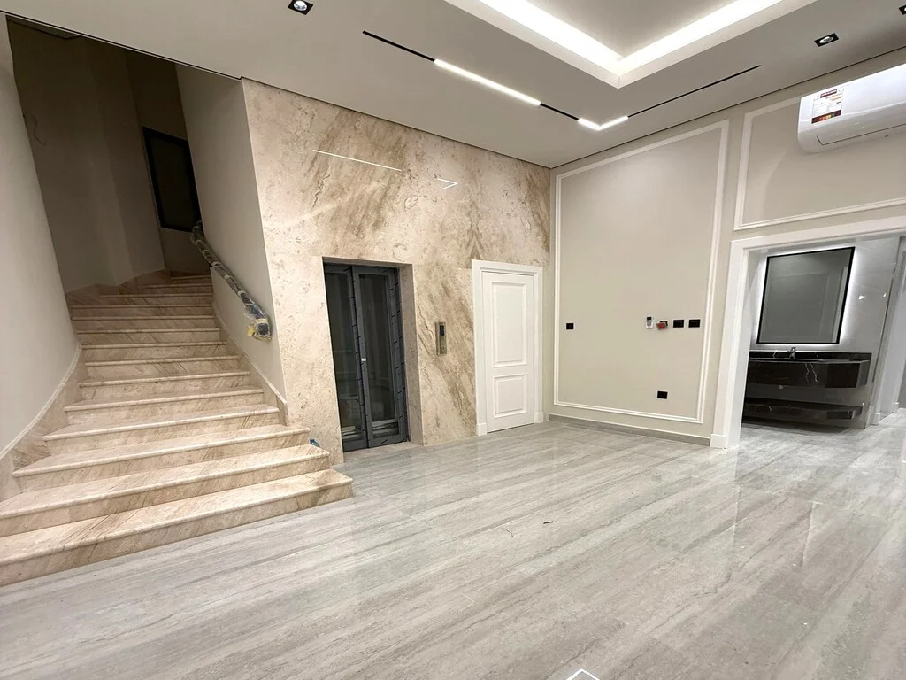 EXCLUSIVE HIGH-END SPACIOUS MODERN VILLA