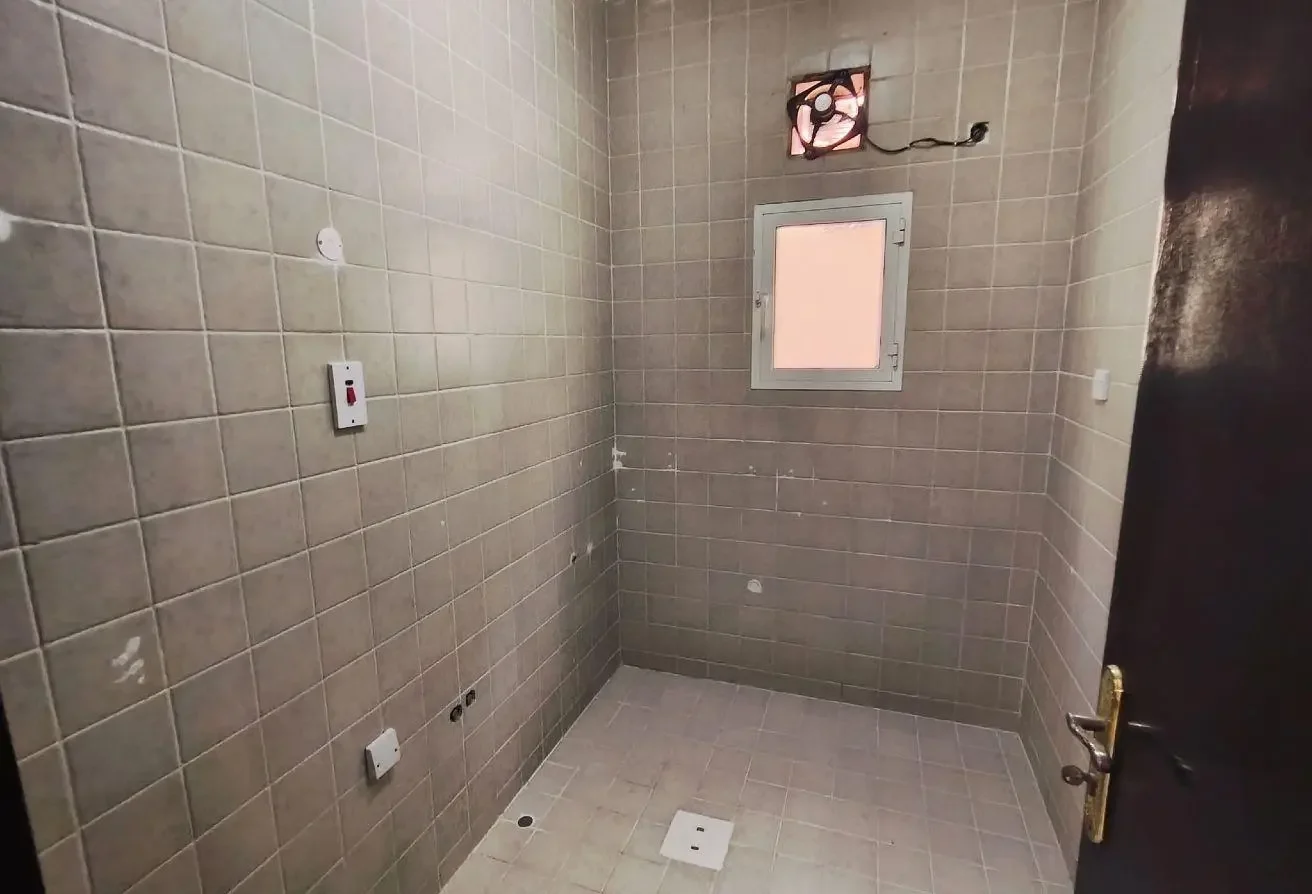 Neat Standalone Villa | 05 Bedrooms + Majlis