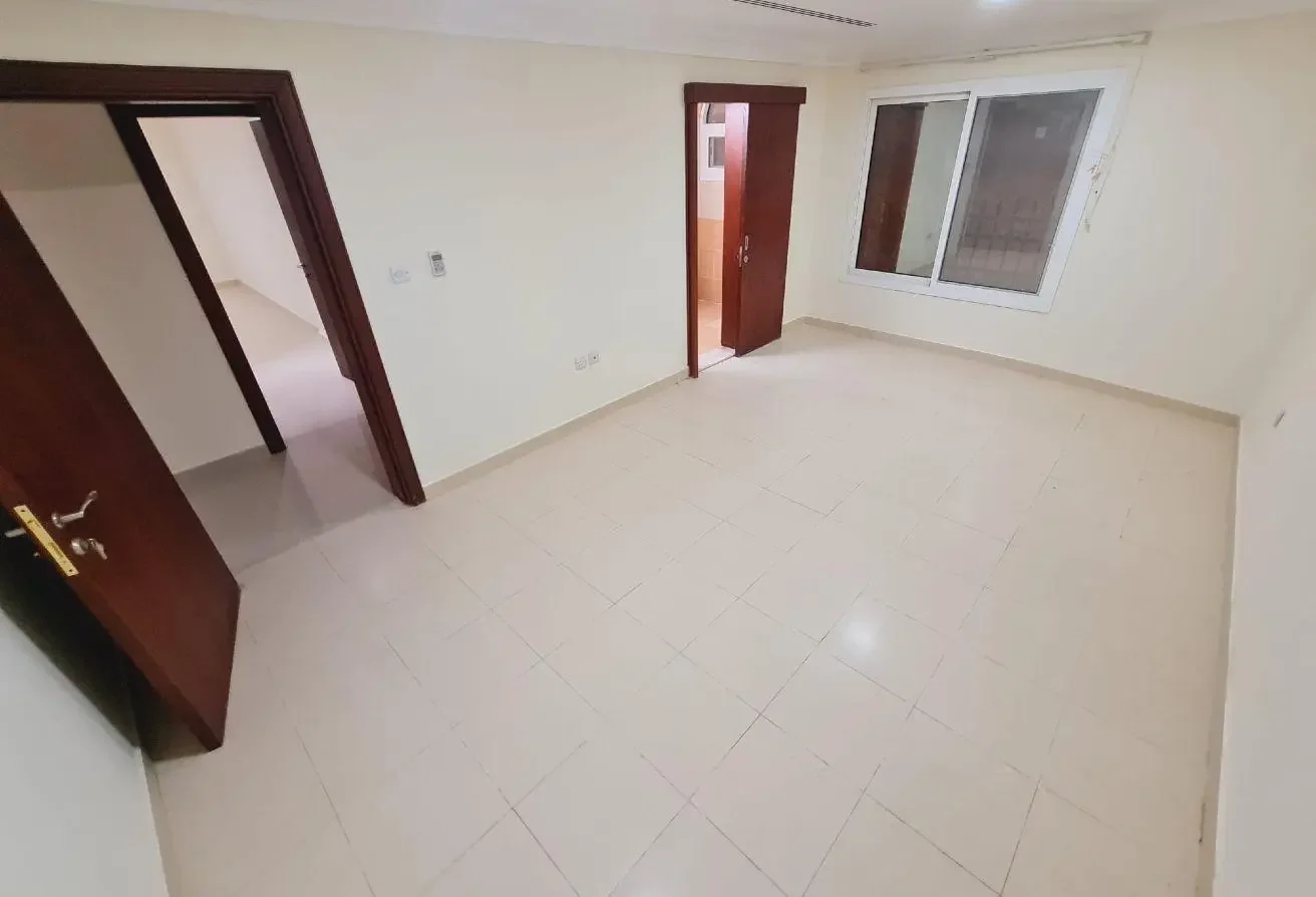 5 Bed | 5 Bath | Old Airport | QAR 10,000 | Flat - view 1