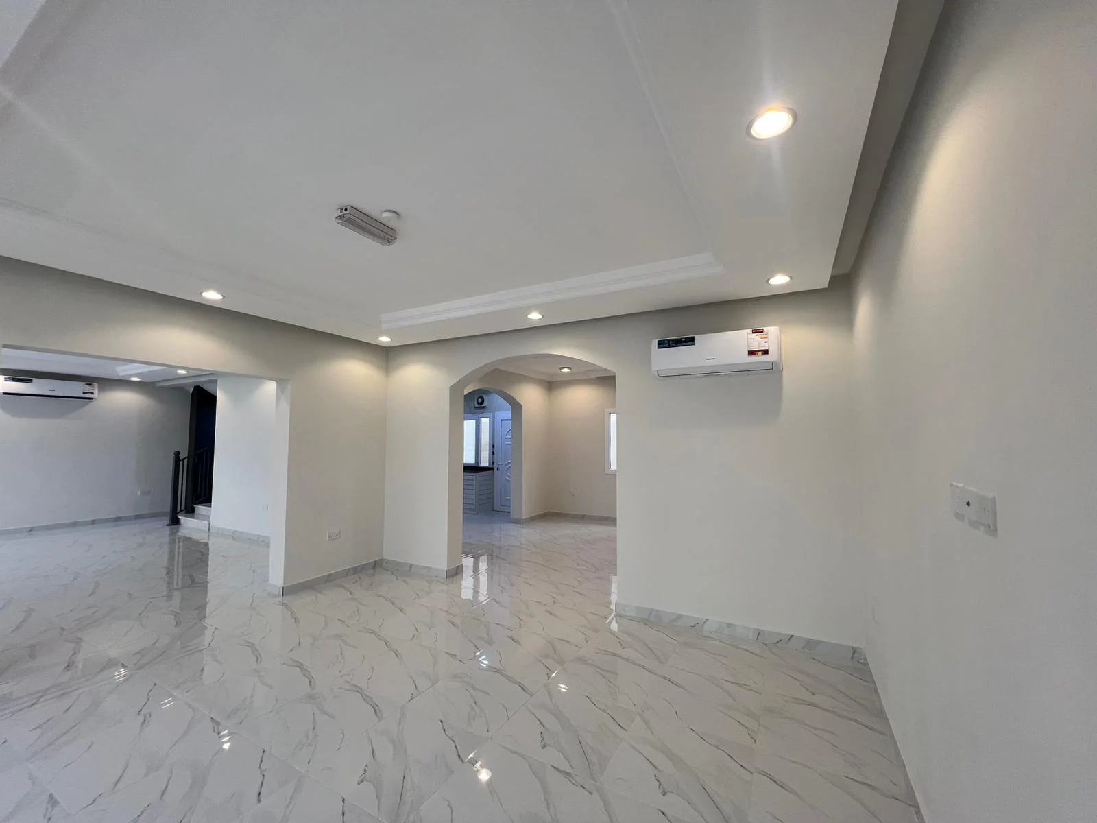 Spacious 5-Bedroom UF Villa for Rent in Muraikh