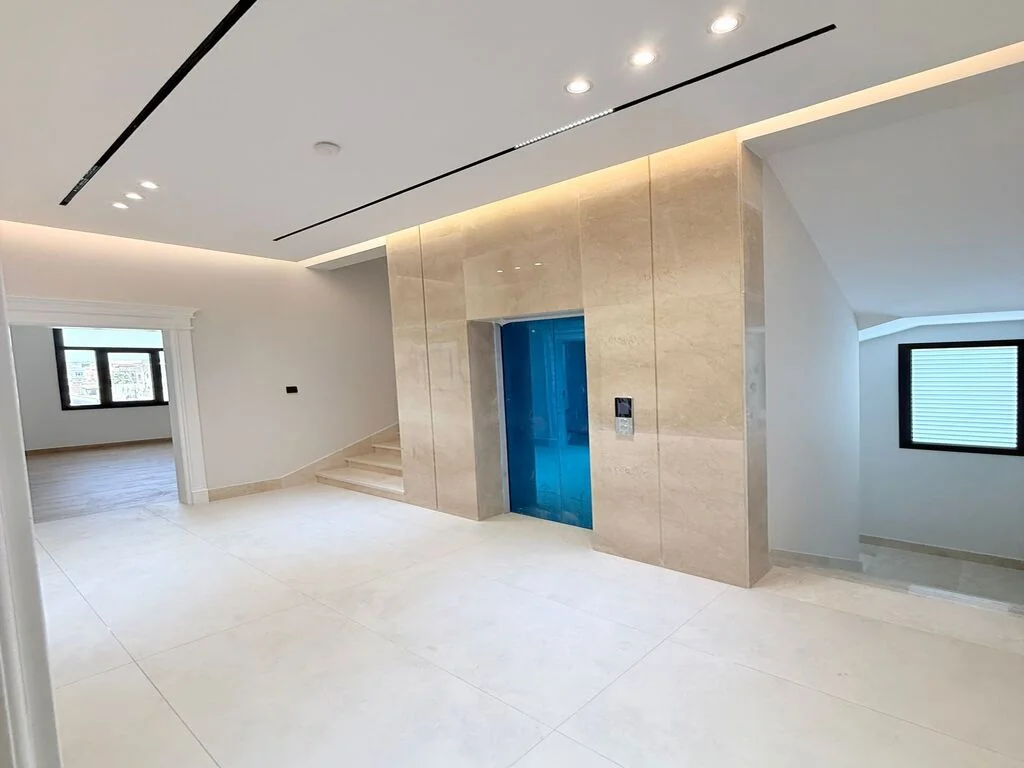 MODERN NEW CORNER 7BR VILLA+LIFT| PRIME LOCATION