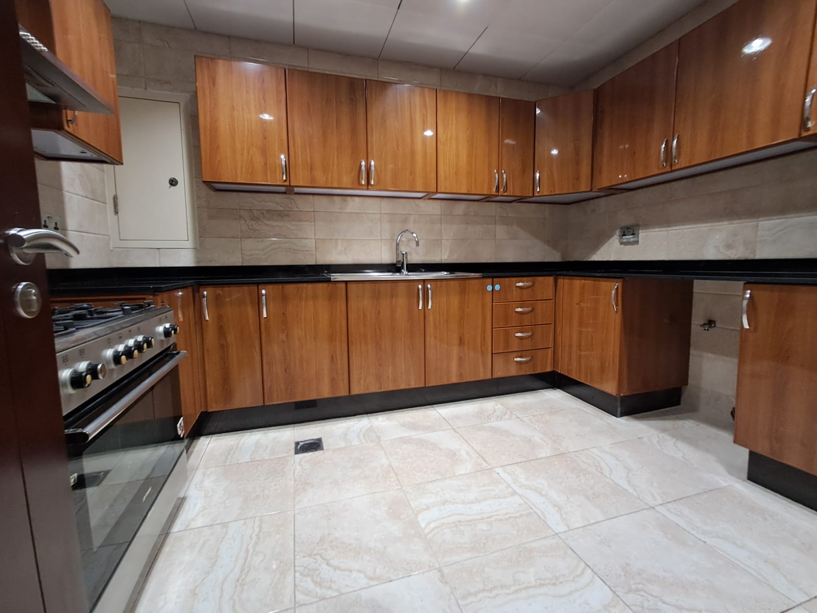 2 beds + maid | bright corner unit | Fox Hills