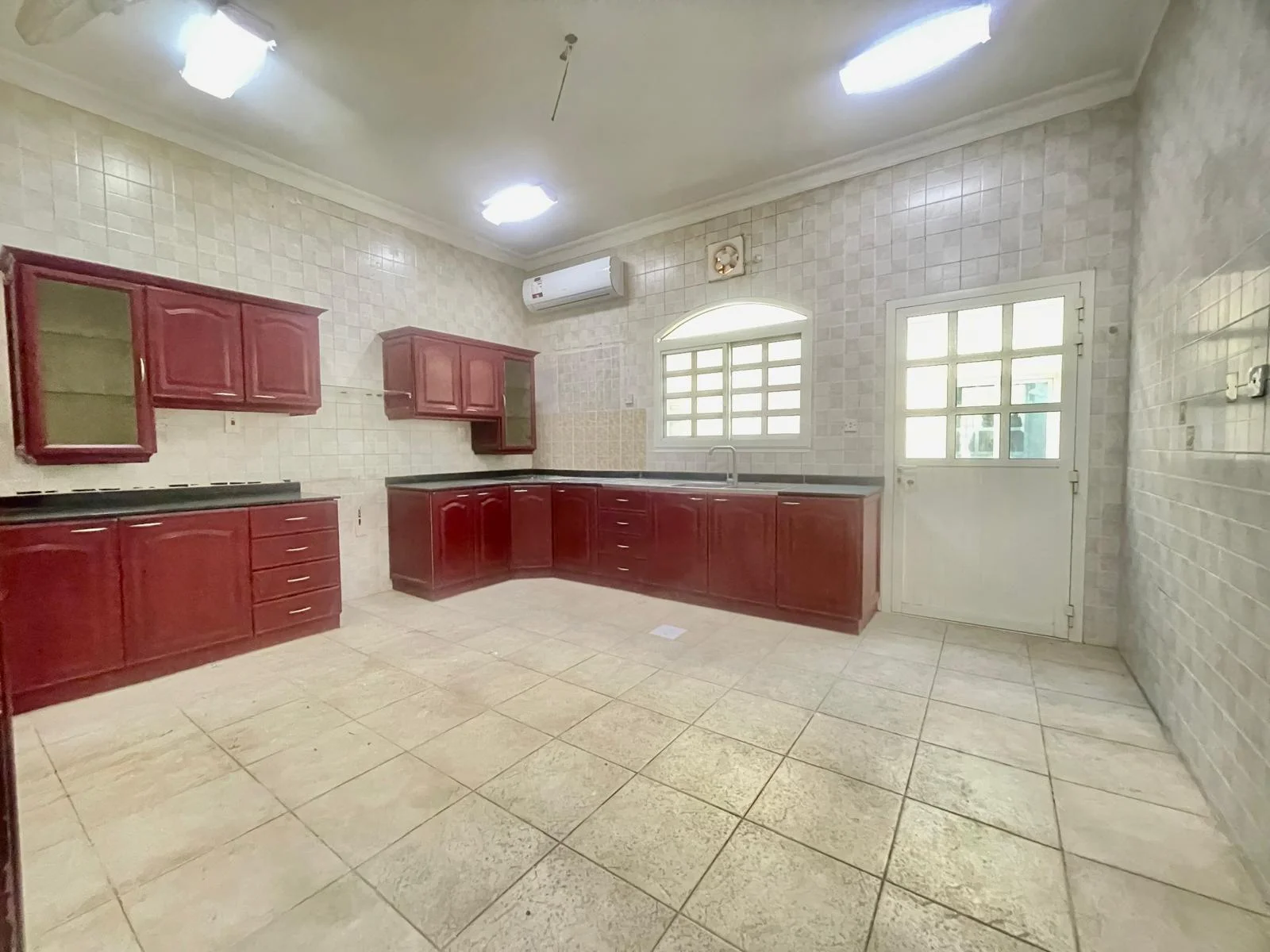 SPACIOUS UF 5BR STANDALONE VILLA FOR FAMILY