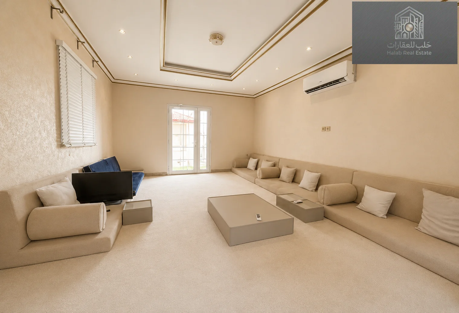 Elegant 6 bedroom villa with maid and driver rooms in Muaither Area, Al Rayyan - view 2