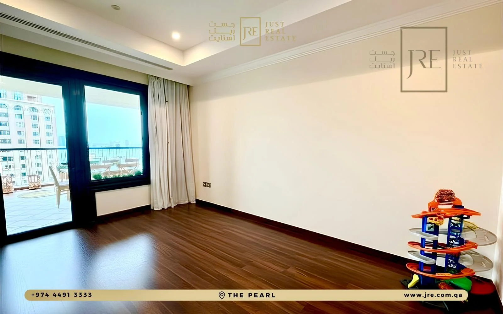 Spacious 4-Bedroom Apartment + Maid's Room in The Pearl | Semi-Furnished