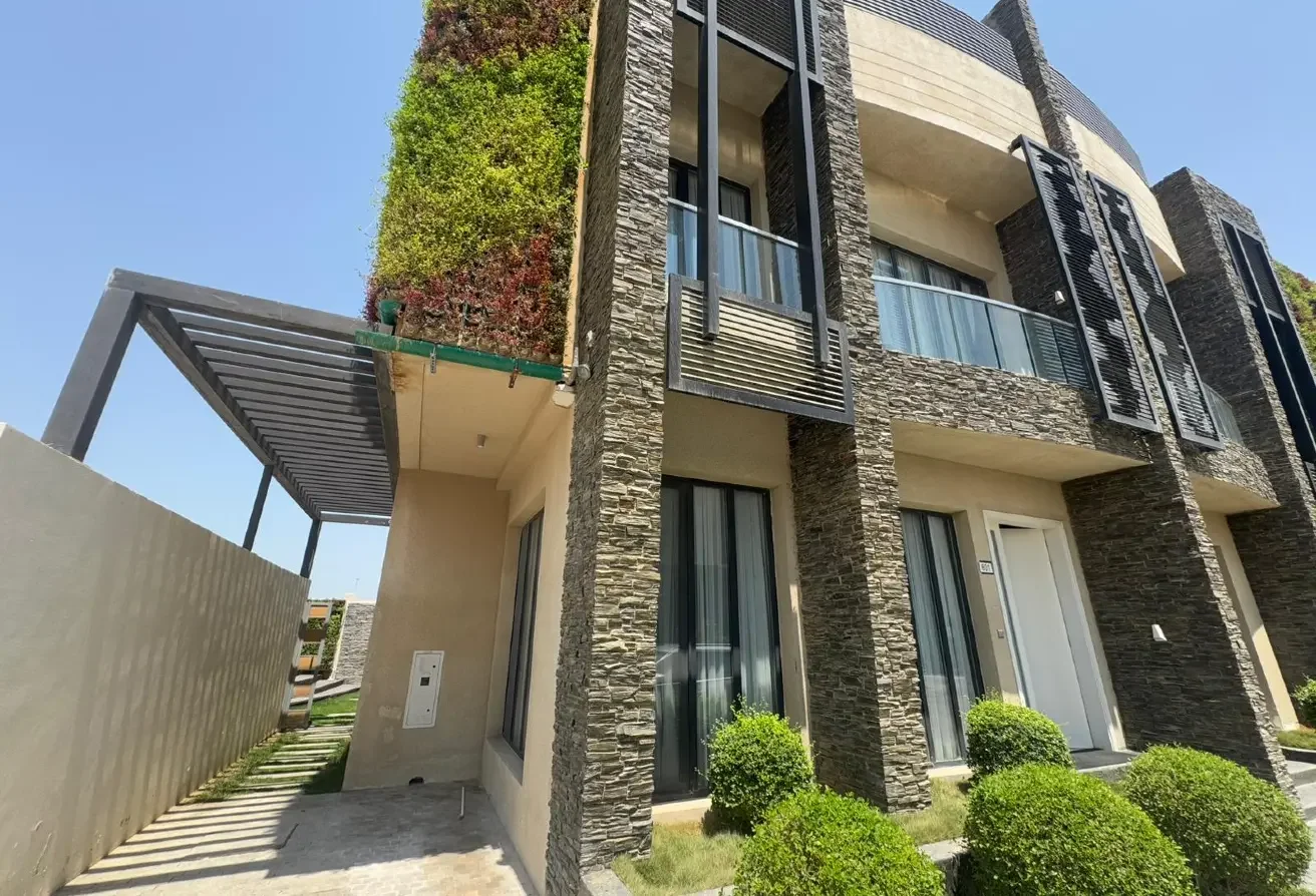 LUXURIOUS COMPOUND VILLA| 05 MASTER BEDROOMS| 450 - view 1