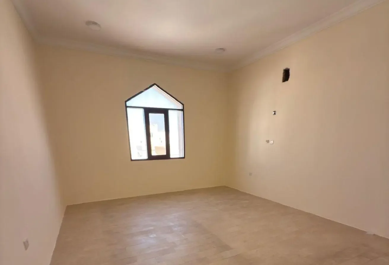 Stunning Villa | 07 Bedrooms| Al Dhakira area