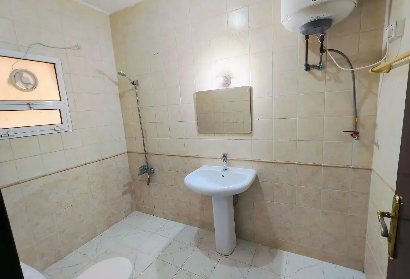 Neat Standalone Villa | 05 Bedrooms + Majlis