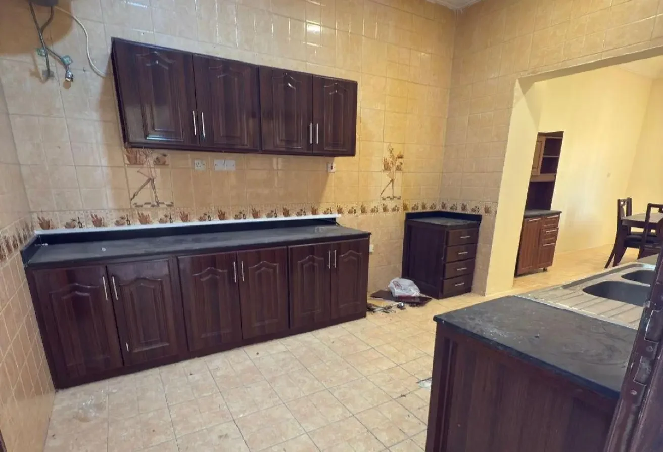 Stunning Villa | 07 Bedrooms| Al Dhakira area