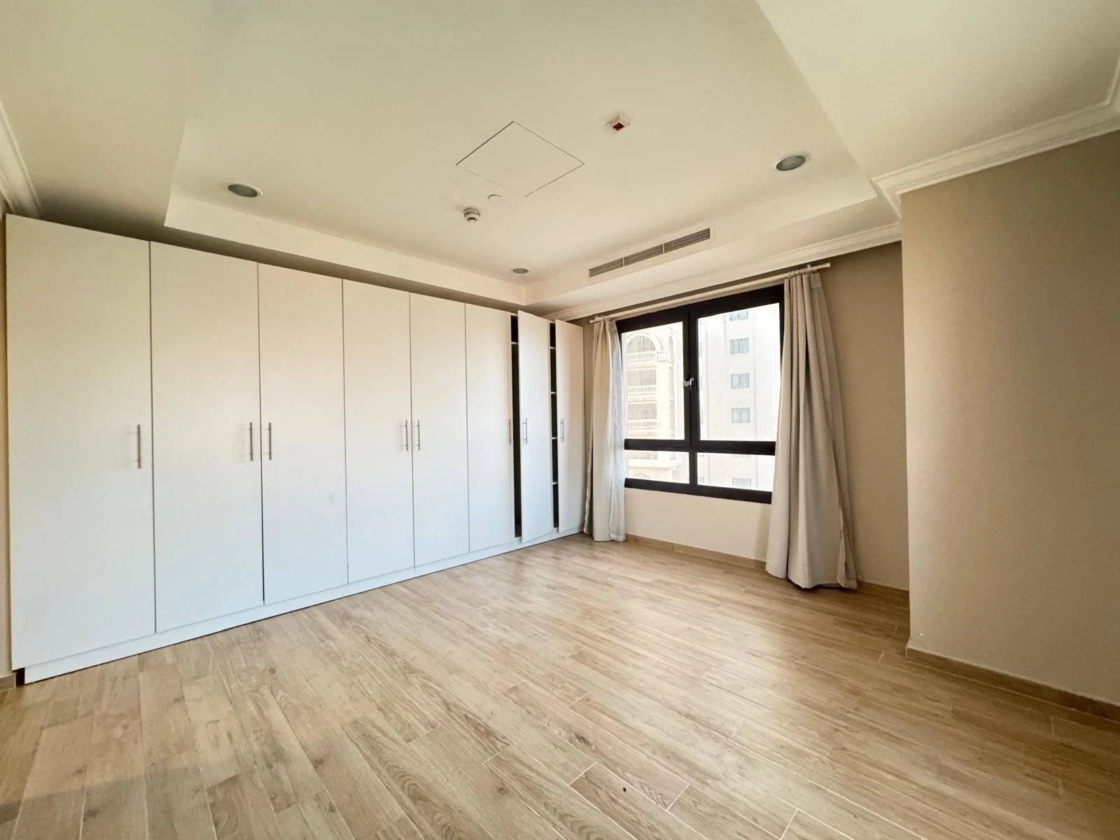 STYLISH MARINA LIVING – SPACIOUS 2BHK APT+BALCONY