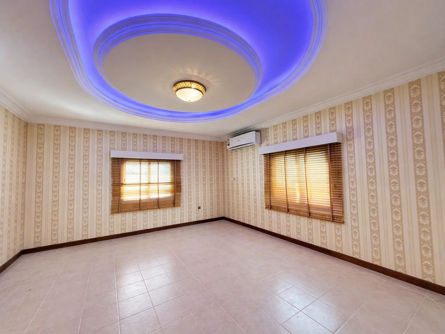 LARGE FAMILY VILLA |6BR + MAJLIS |PRIVATE POOL |