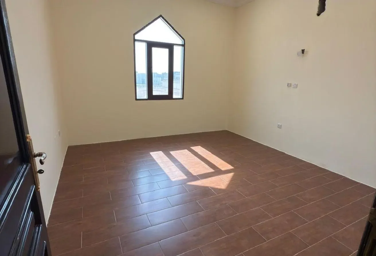 Stunning Villa | 07 Bedrooms| Al Dhakira area