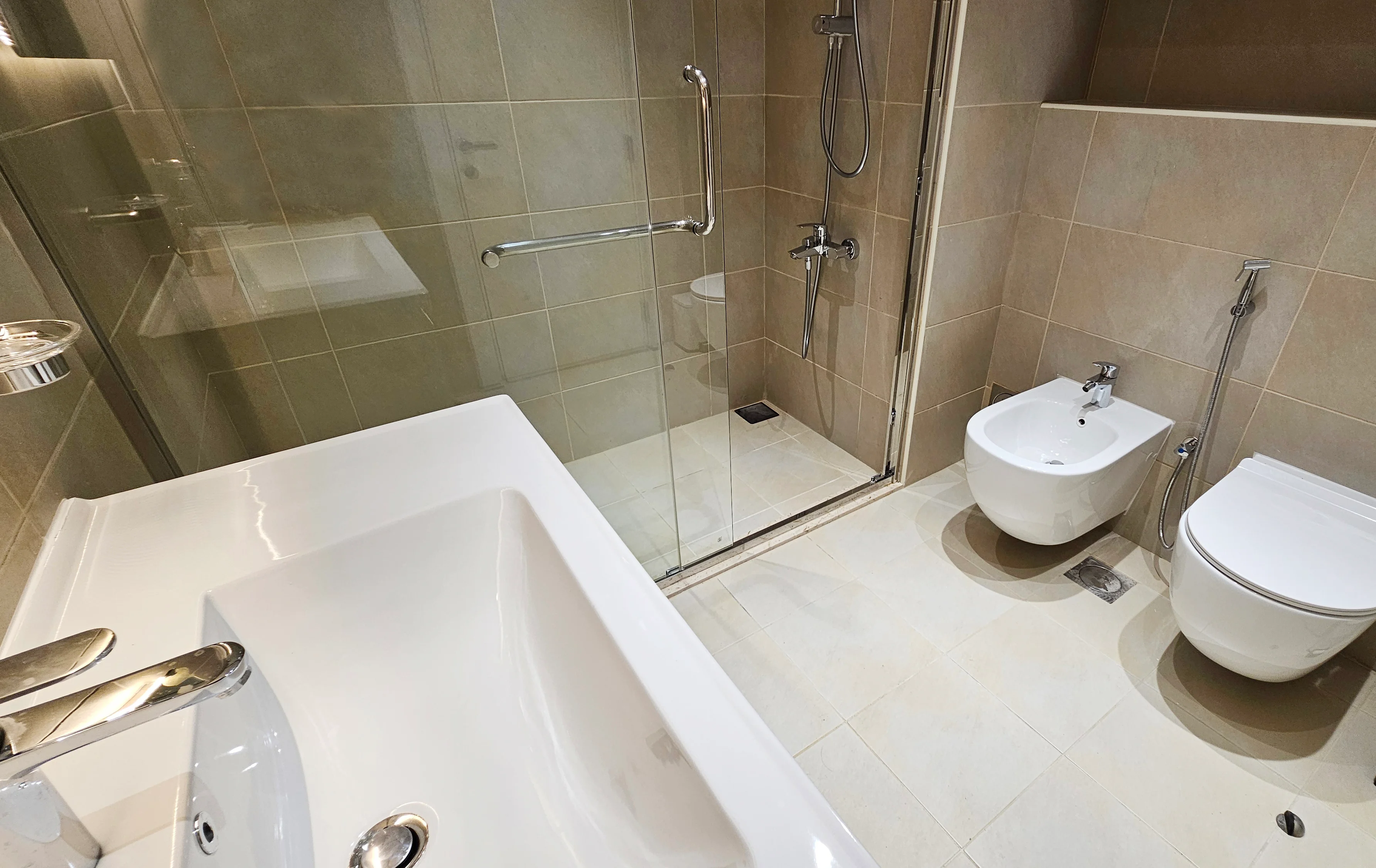 2 BHK Apartment in Lusail Marina INC BiLLs