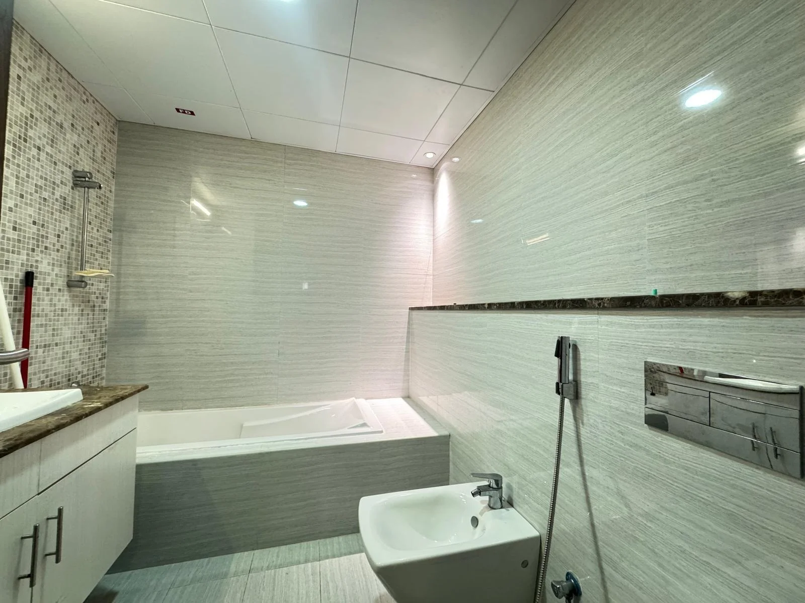 STYLISH MARINA LIVING – SPACIOUS 2BHK APT+BALCONY