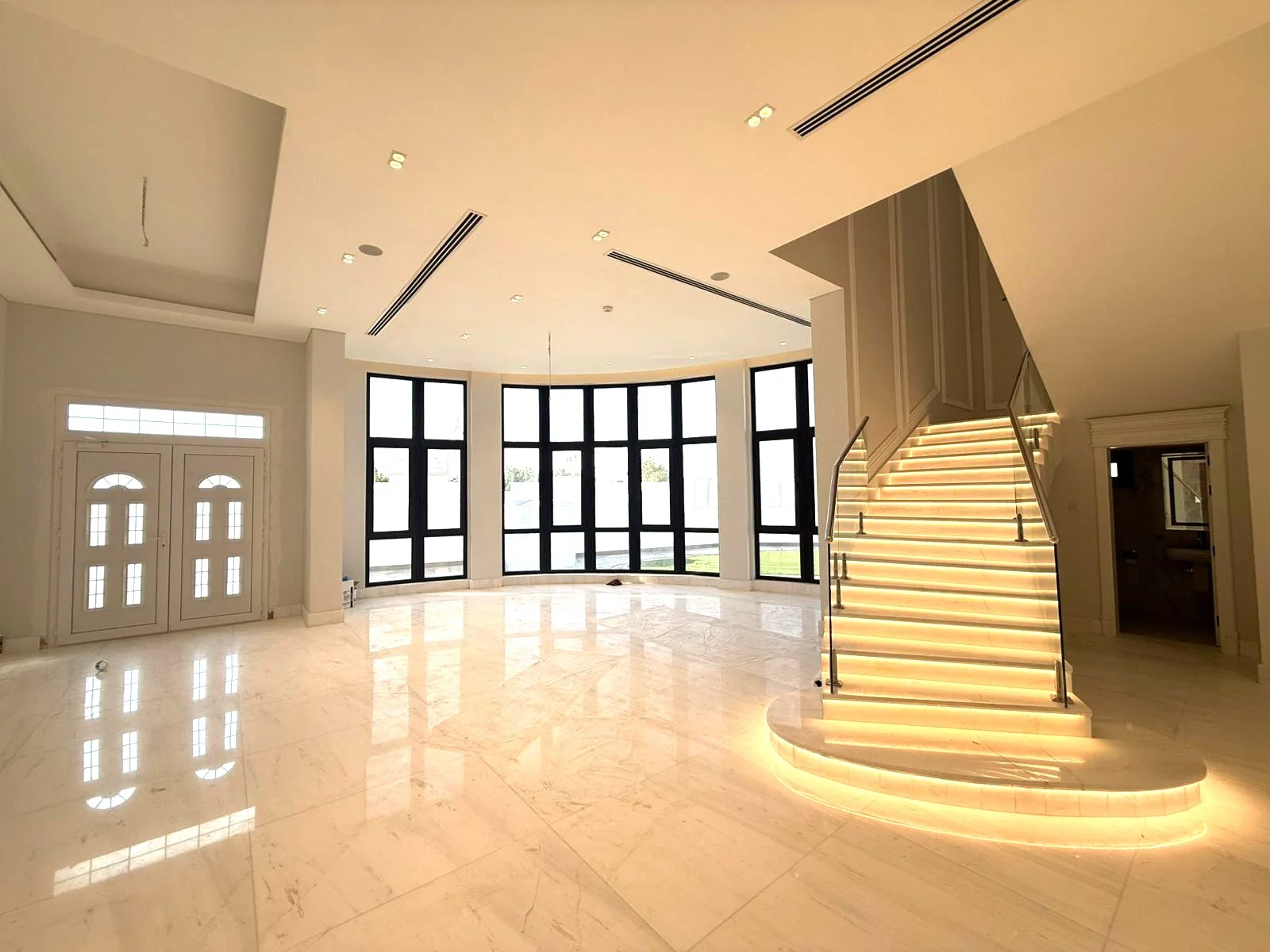 ULTRA-LUXURY CORNER 8BR VILLA WITH POOL & JACUZZI