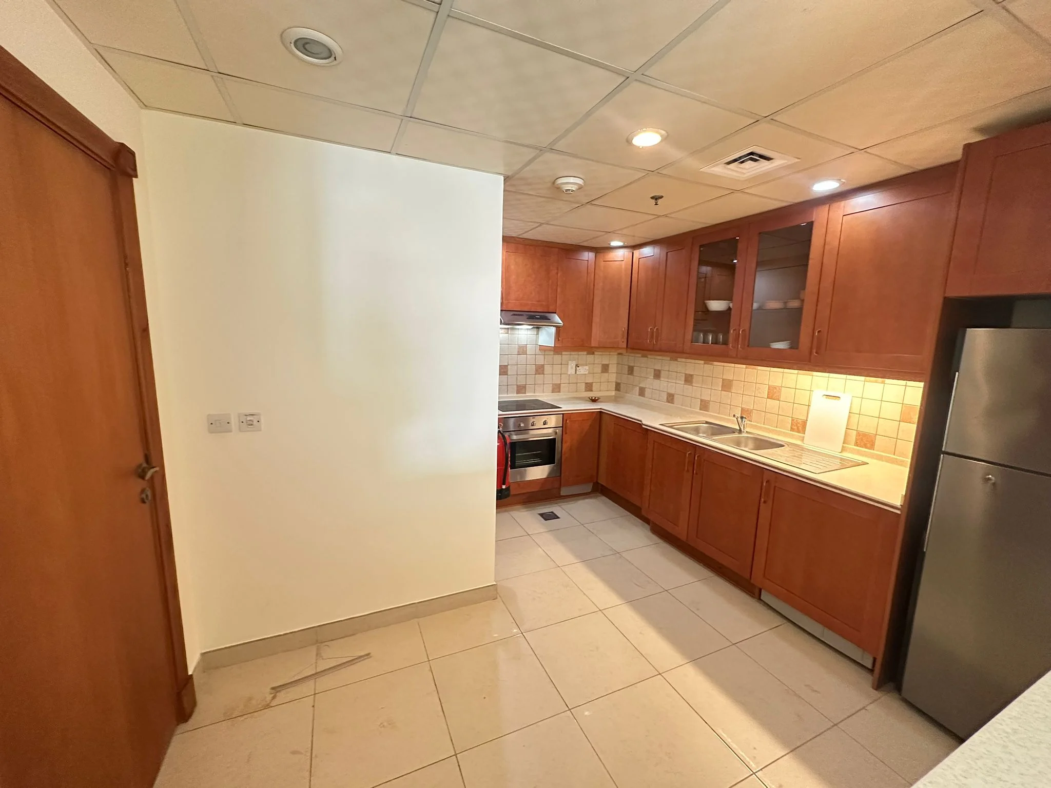 Luxury 1-BHK 7500 WITH STUNNING MARINA VIEW INCLUDING BILLS